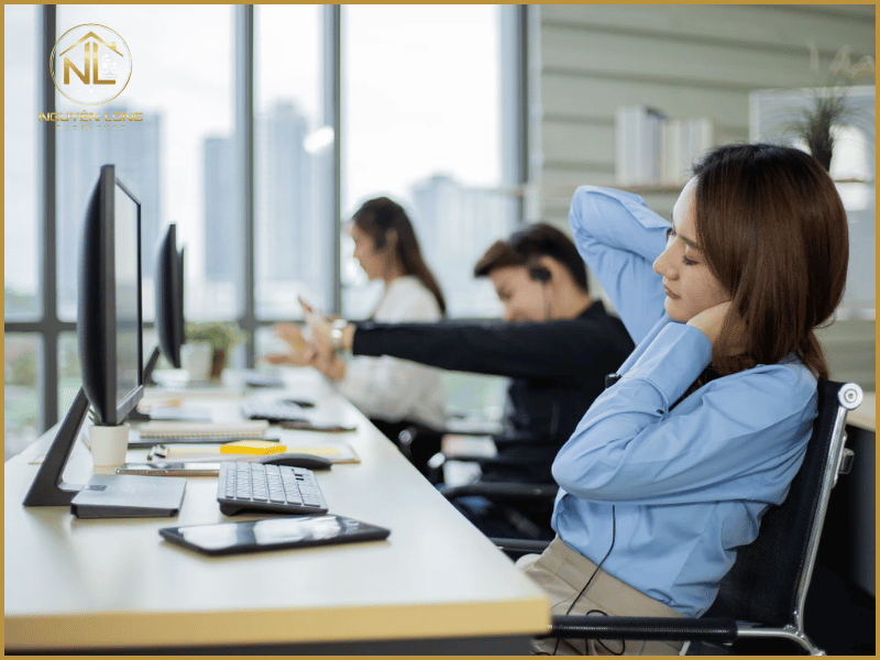 Mẹo ngồi đúng tư thế giúp giảm đau lưng khi làm việc lâu